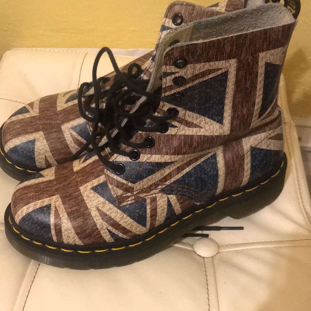 Pascal Union Jack Dr Martens L US size 7 Uk size 5